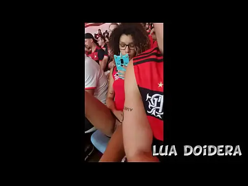 Novinha Flamenguista Lua Doidera Mostrando A Buceta No Meio Da Torcida Do Flamengo No Maracana  Casaldoidera